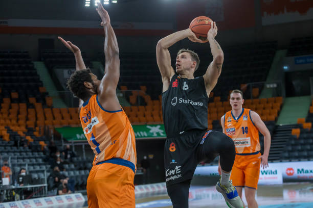 场上的被动 场上的被动