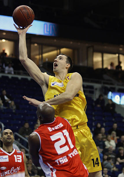 苏亚雷斯出 苏亚雷斯出